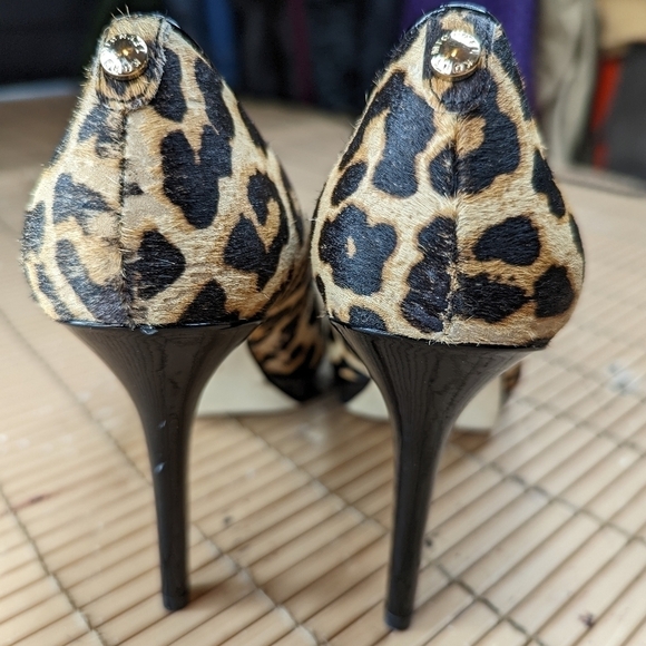 Michael Kors women's sz 7B platform 4" heels. Calf hair Leopard print pumps. 315 - Picture 5 of 10